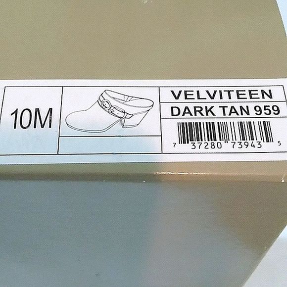 Aerosols 10 medium camel colored NWOT mules suede inside. 2 3/4 " Heels. - Picture 10 of 10